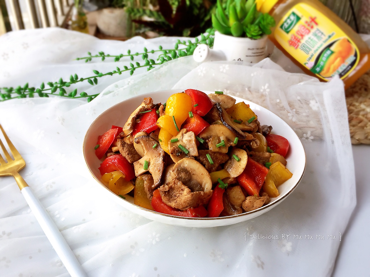 Stir fried mushrooms with double peppers