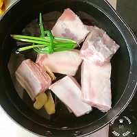 萝卜开小会排骨汤的做法图解3