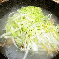 白菜鱼头汤的做法图解4