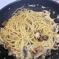 蘑菇芝士意面的做法图解2