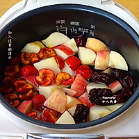 山楂红枣苹果汤的做法图解4