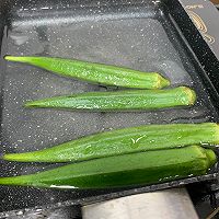 秋葵鸡蛋卷的做法图解2