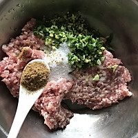 芹菜肉锅贴的做法图解3