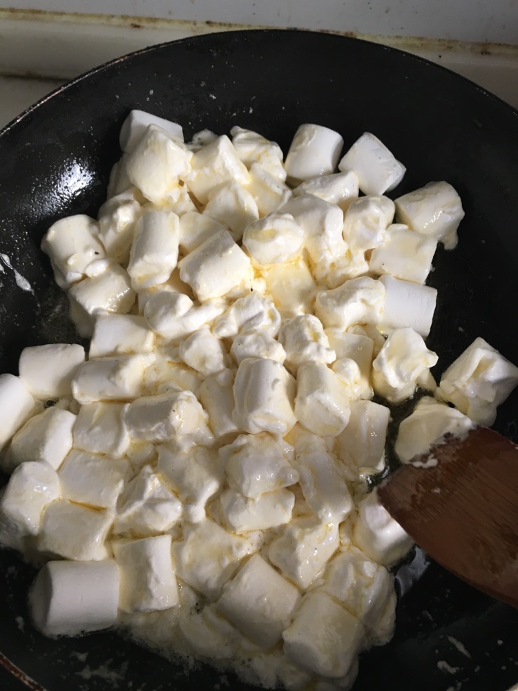 香香的牛轧糖的做法图解3