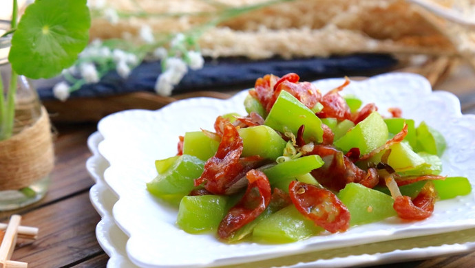 快手菜 • 莴笋炒广式香肠 •