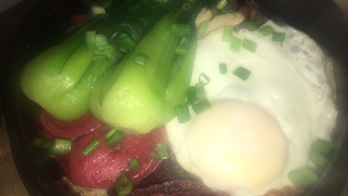 腊味三拼煲仔饭