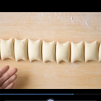 #美食视频挑战赛#治愈系视频，教你做早餐韭菜盒子的做法图解12