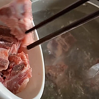 竹蔗茅根煲猪骨汤的做法图解2