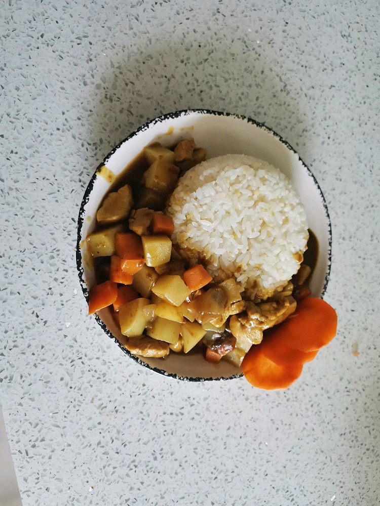 超简单的咖喱鸡肉土豆饭的做法