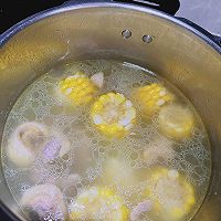 淮山鸭肉汤的做法图解2