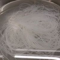 蒜蓉粉丝虾的做法图解1