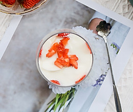 超级消滞解腻的草莓酸奶杯的做法