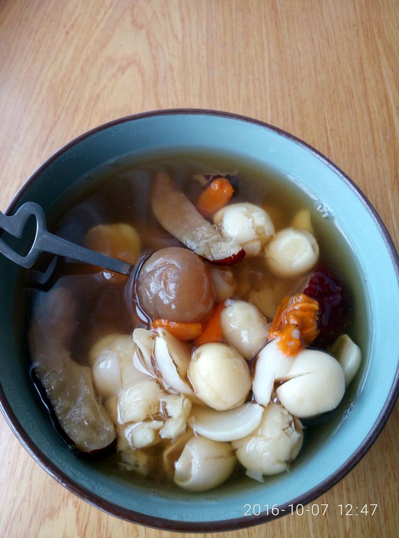 红枣莲子百合桂圆汤