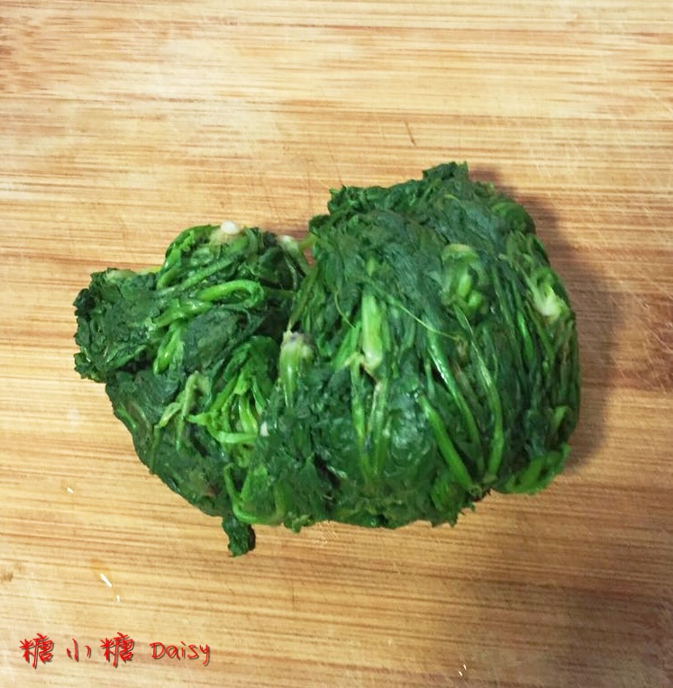 荠菜鲜肉大馄饨的做法图解3