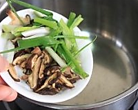 香菇鲜虾肠粉的做法图解4