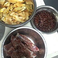 牛大力土茯苓赤小豆煲猪骨汤的做法图解1
