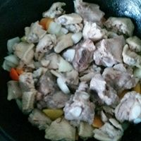 排骨鸡翅三汁焖锅的做法图解7