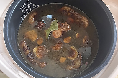 牛尾骨炖萝卜