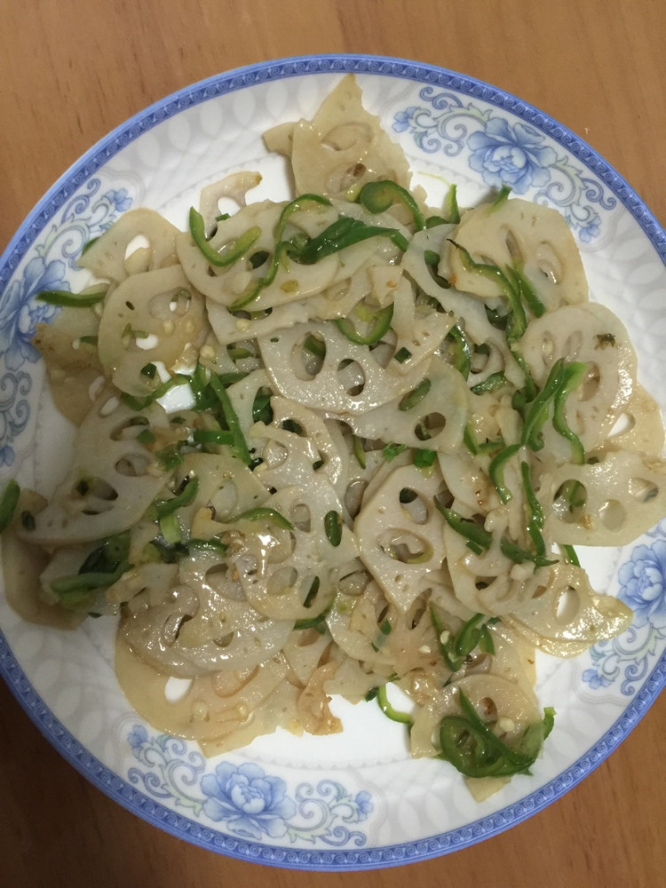 姜丝花生芽的做法