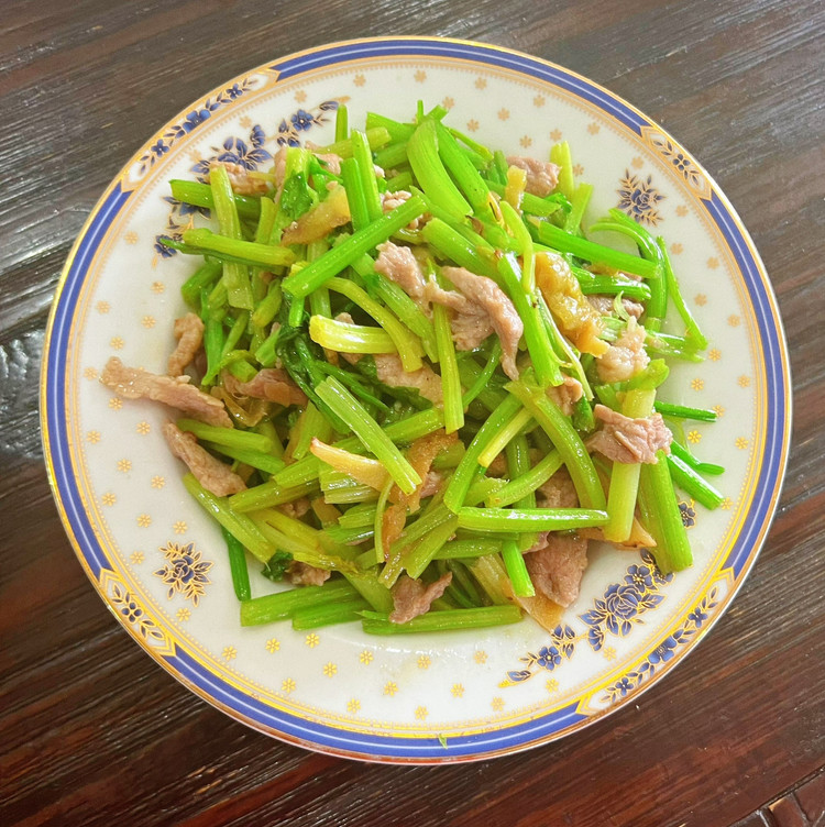 家常芹菜炒肉的做法