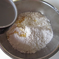 木鱼花虾仁披萨的做法图解1