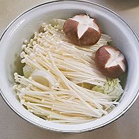 #暖冬酱在手，嗨吃部队锅#冬日暖暖部队锅的做法图解1