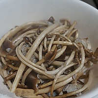 茶树菇炒腊肉的做法图解2