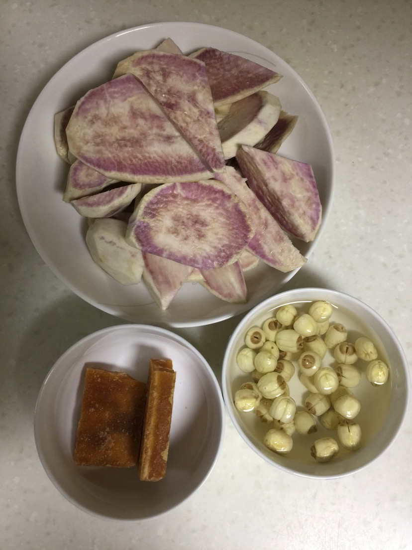 莲子蕃薯糖水的做法图解1