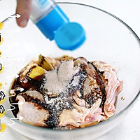 香嫩蜜汁鸡腿肉卷的做法图解2