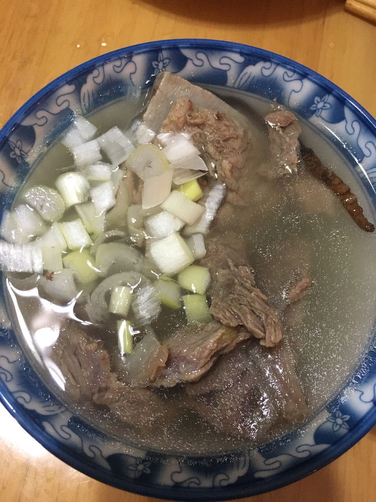 猪骨牛肉汤的做法