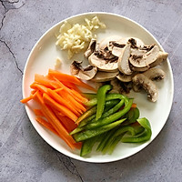 鸭胸肉意大利面的做法图解3