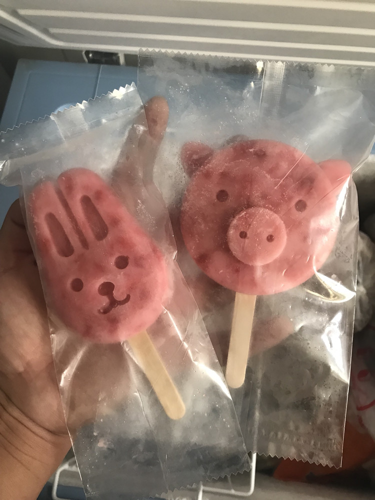 自制草莓酸奶雪糕的做法