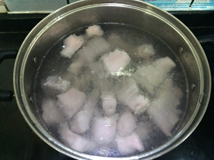 五花肉烧萝卜的做法图解2