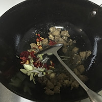 青豆笋干牛肉的做法图解4