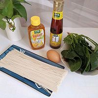 #太太乐鲜鸡汁芝麻香油#鸡汁清汤面的做法图解1