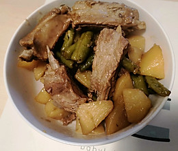 正宗东北炖菜：排骨炖土豆的做法