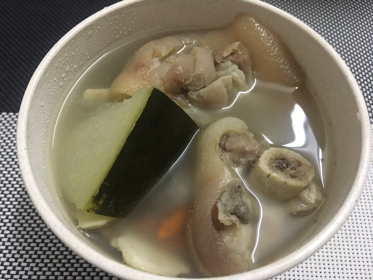 冬瓜海带猪蹄汤的做法