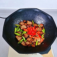 回锅肉炒四季豆的做法图解9
