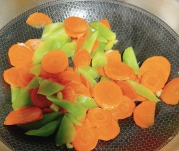 「素」莴笋清炒胡萝卜的做法