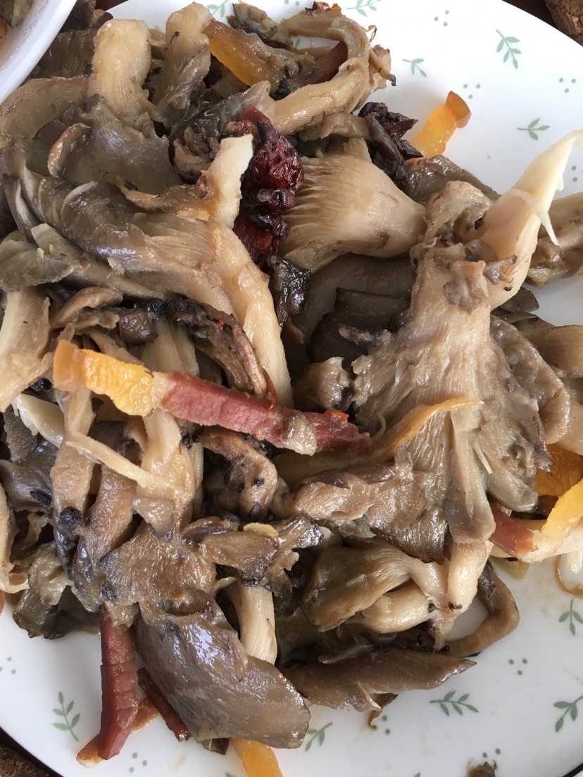 鸡汁蘑菇的做法图解1