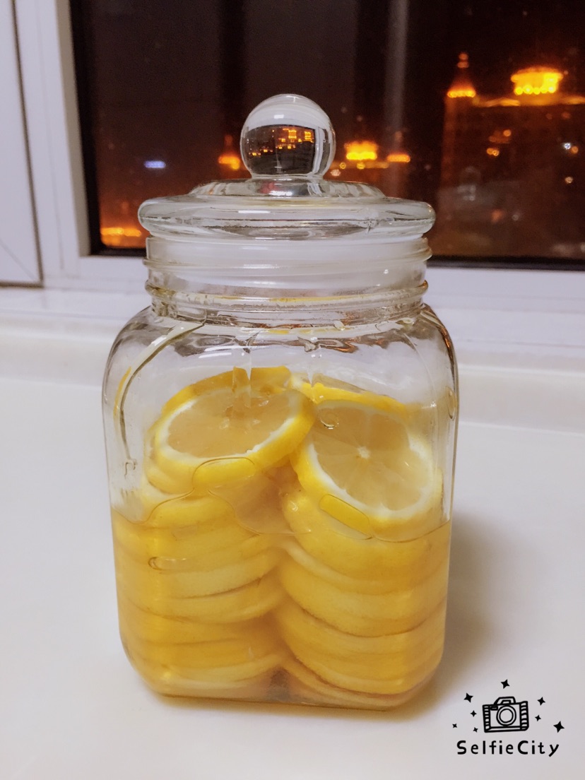 自制蜂蜜柠檬水的做法图解1