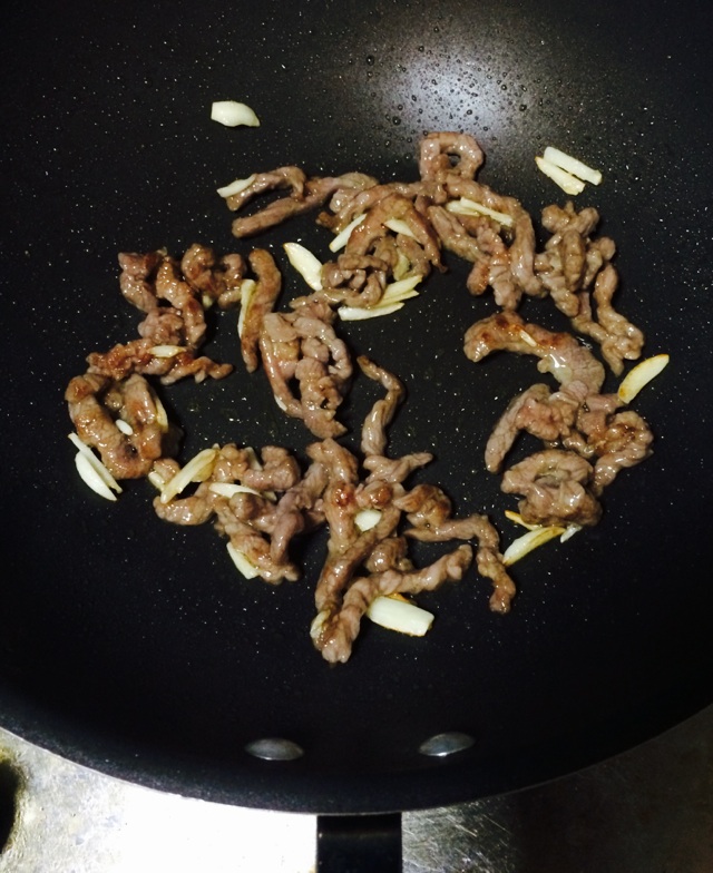 微辣蒜蓉茄子烧肉|超下饭的做法图解2