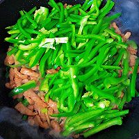 #金龙鱼橄调-橄想橄做#周末早午饭-巨好吃的青椒肉丝盖饭的做法图解7