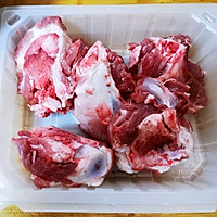 响螺海底椰猪骨汤的做法图解2