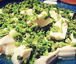 #餐桌上的春日限定#香椿拌豆腐的做法