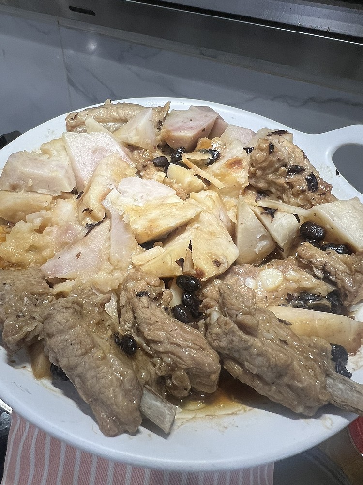 豉汁荔浦芋头蒸排骨的做法