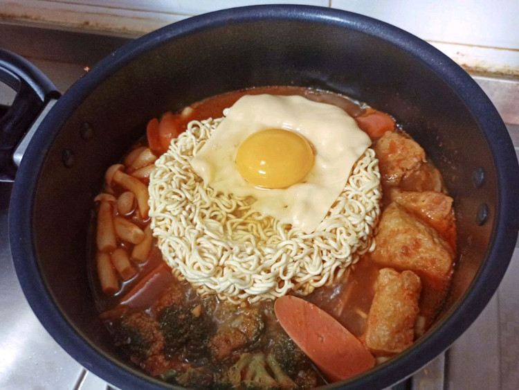 韩式小火锅 #暖冬酱在手，嗨吃部队锅的做法
