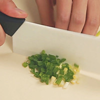 2步搞定晚餐，汪涵版葱油拌面！的做法图解2