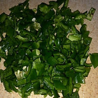 #一勺葱伴侣，成就招牌美味#青椒鸡蛋面的做法图解2
