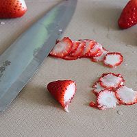自制健康美味的草莓牛奶果冻的做法图解4